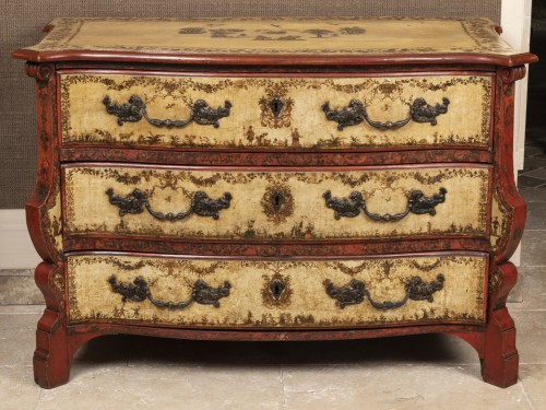 A polychrome-decorated Lacca Povera Commode 18TH century - Furniture Style French Regence