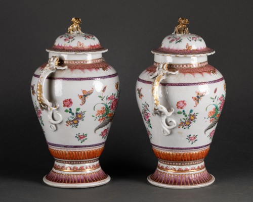 A Pair of Chinese porcelain Covered Vases - Porcelain & Faience Style Louis XV