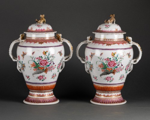 Antiquités - A Pair of Chinese porcelain Covered Vases