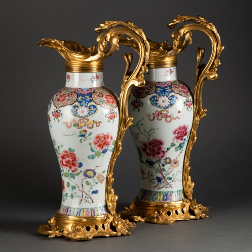 Antiquités - Paire de vases porcelaine de Chine XVIIIe montés en aiguières