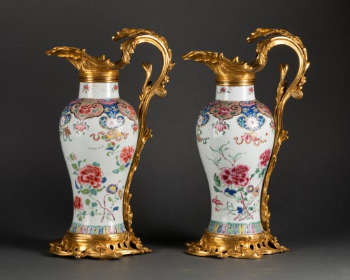 Antiquités - Paire de vases porcelaine de Chine XVIIIe montés en aiguières