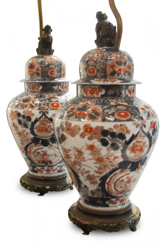 Large covered vases in Chinese porcelain, Imari style, mounted in lamps