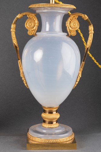 Paire de vases en opaline montés en lampe - Luminaires Style Restauration - Charles X