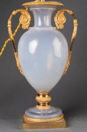 Lighting  - Pair of opaline vases mounted in lamp