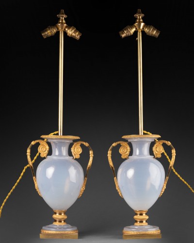 Antiquités - Pair of opaline vases mounted in lamp