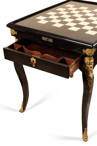 Antiquités - A Regence blackened pearwood games table