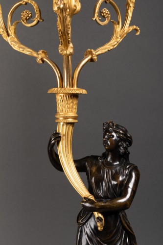 XVIIIe siècle - Paire de grands candélabres aux Vestales époque Louis XVI