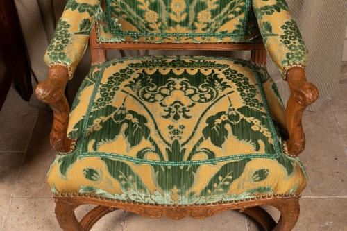 Antiquités - Pair of Regency beechwood Arm Chairs