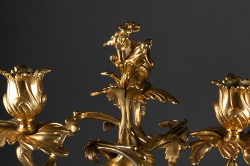 Paire de Flambeaux formant Candélabres Rocaille Epoque Louis XV bronze doré - Isabelle Chalvignac