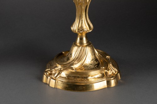 Antiquités - Paire de Flambeaux formant Candélabres Rocaille Epoque Louis XV bronze doré