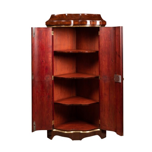 A Régence violet wood Corner Cabinet  - Furniture Style French Regence