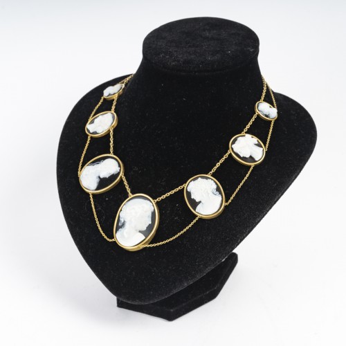 Necklace composed of agate cameos - Antique Jewellery Style Restauration - Charles X