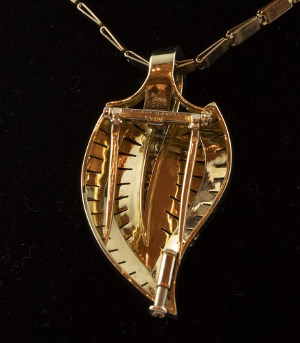 Van Cleef and Arpel -  Gold pendant set with diamonds - 