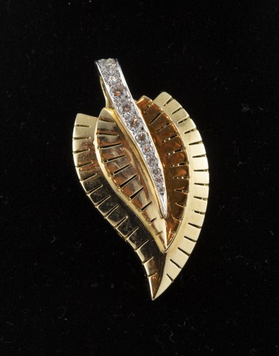 Van Cleef and Arpel -  Gold pendant set with diamonds - 50