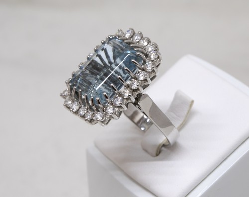 White gold ring Aquamarine and diamonds - 