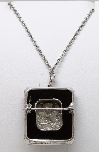 Onyx art-deco pendant set with 8 TA diamonds - 