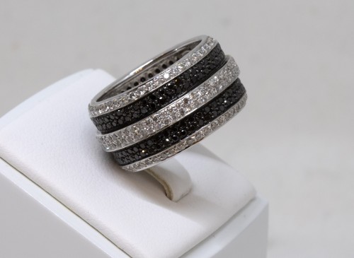 Bijouterie, Joaillerie Bagues - Bague or blanc sertie de petits diamants blancs et noirs