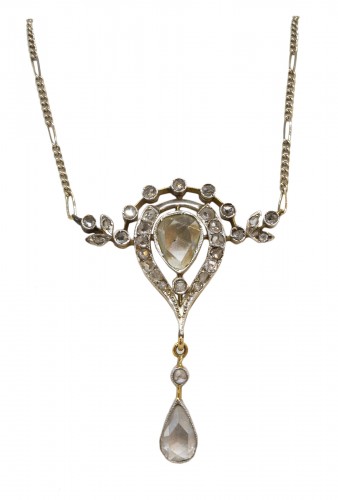 18K Gold pendant set with diamonds