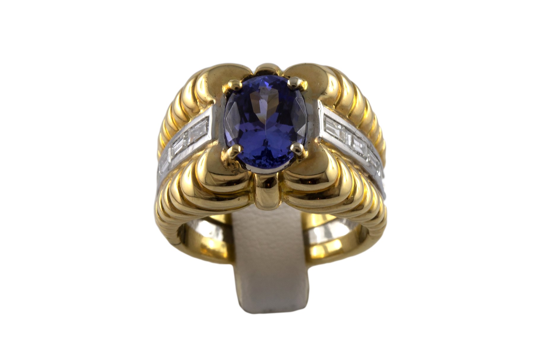 Ring in Platinum with a Tanzanite and Diamonds