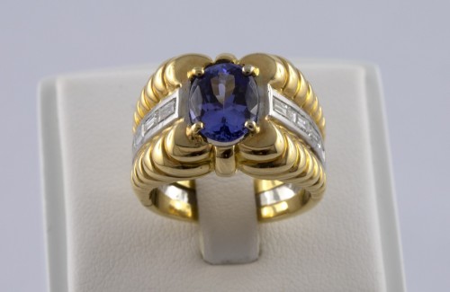 20th century - 18K Gold, Platinum, Tanzanite and Diamond Ring