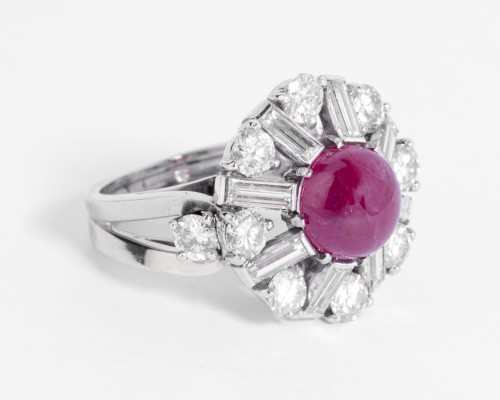 Platinum ring set in its center with a cabochon ruby and diamonds - Antique Jewellery Style 