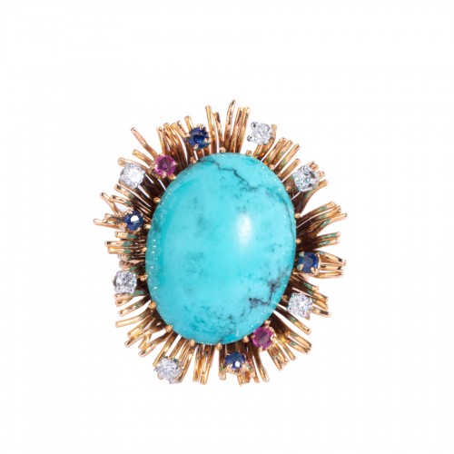 Bague en or sertie en son centre d’une turquoise et de petits diamants et saphirs