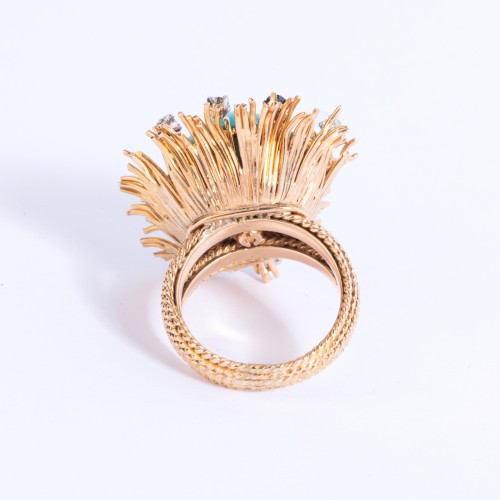 Antique Jewellery  - Gold ring set in its center with turquoise and small diamonds and sapph