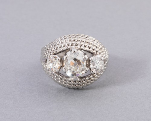 20th century - Platinum ring set with TA diamonds