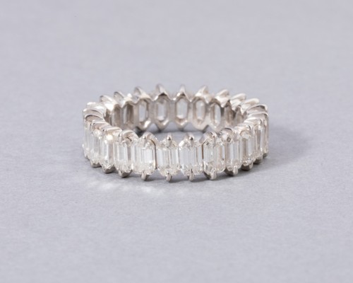 Gold wedding ring set with diamonds - 