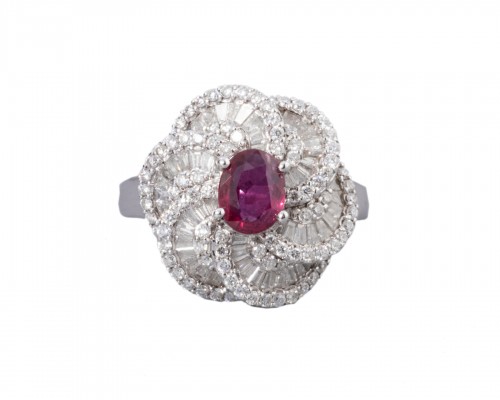 White gold ring set with diamonds, small baguette and ruby ??diamonds