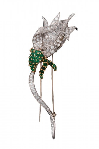“Tulip” brooch in platinum set with diamonds and emeralds