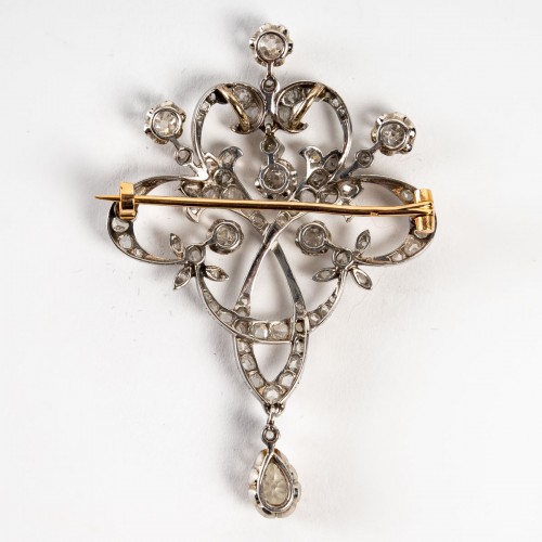 Antique Jewellery  - Platinum and diamonds  Art nouveau brooch