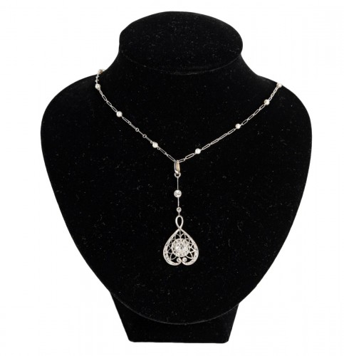 Pendant in white gold set with diamonds