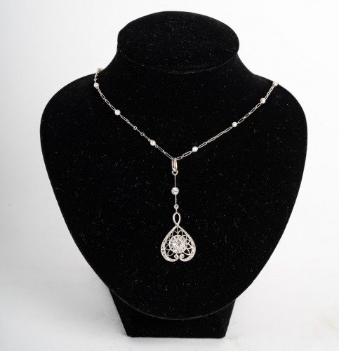 Antique Jewellery  - Pendant in white gold set with diamonds