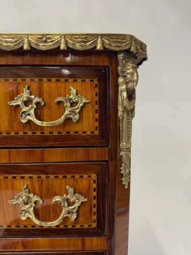 Early 19th-Century Marquetry Chiffonnière - 
