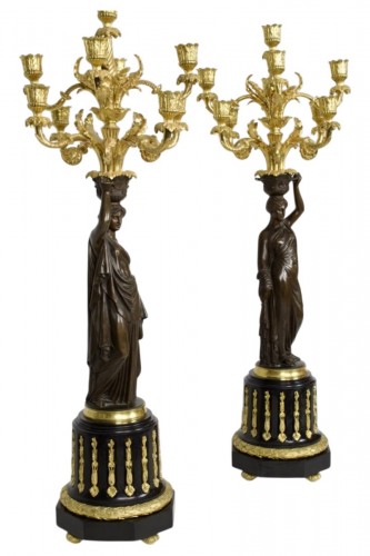 Paire de candélabres à 7 Lumières aux Canéphores en bronze doré