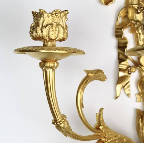 Luminaires Appliques - Paire d'appliques de style Louis XVI en bronze doré, XIXe siècle