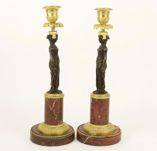 Luminaires Bougeoirs et Chandeliers - Paire de bougeoirs cariatides d'époque Empire en bronze