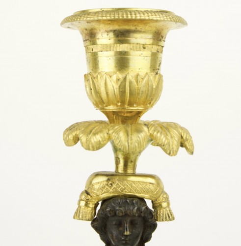 Paire de bougeoirs cariatides d'époque Empire en bronze - Empire