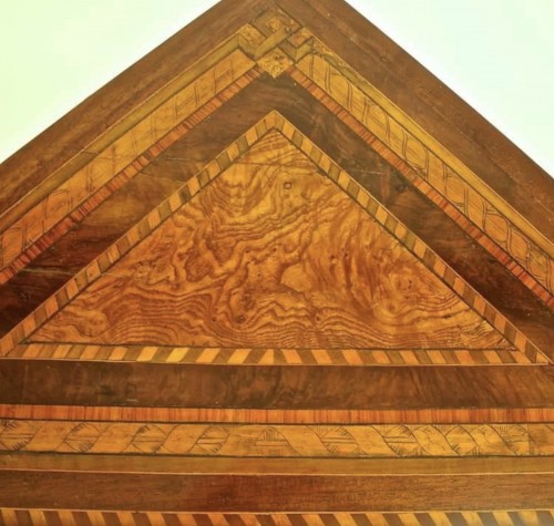 Pair of Louis XVI Marquetry Encoignures after Daniel Deloose - 