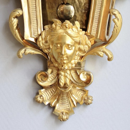 XVIIIe siècle - Grand cartel d'applique Louis XVI en bronze doré