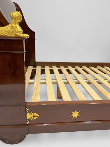 Empire cherry wood "Lit en bateau" attributed to the workshop of P. Marcion, circa 1810 - 