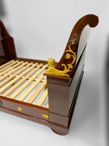 Empire cherry wood "Lit en bateau" attributed to the workshop of P. Marcion, circa 1810 - Empire