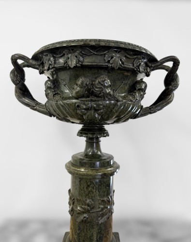Monumental carved green serpentine Warwick Vase, 19th century - Decorative Objects Style Napoléon III