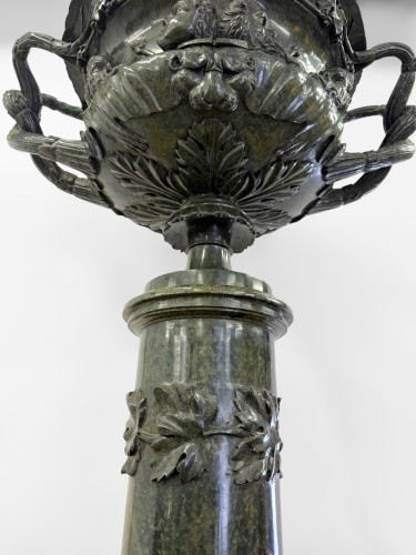 Monumental carved green serpentine Warwick Vase, 19th century - 
