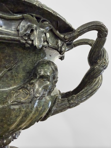 Monumental carved green serpentine Warwick Vase, 19th century - Napoléon III