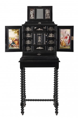 Vitrine ornée de ferronnerie d'art et dotée de deux portes peintes - École d'Anvers,