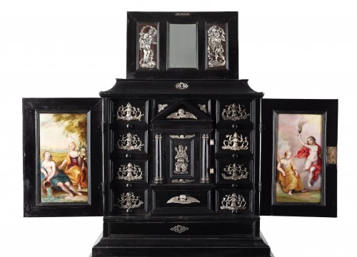 Vitrine ornée de ferronnerie d'art et dotée de deux portes peintes - École d'Anvers, - Jan Muller