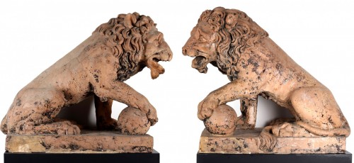 Paire de lions en terre cuite