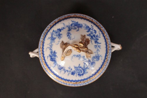 Écuelle ronde en porcelaine tendre de Sèvres à décor en camaïeu bleu, XVIIIe siècle. - Céramiques, Porcelaines Style 